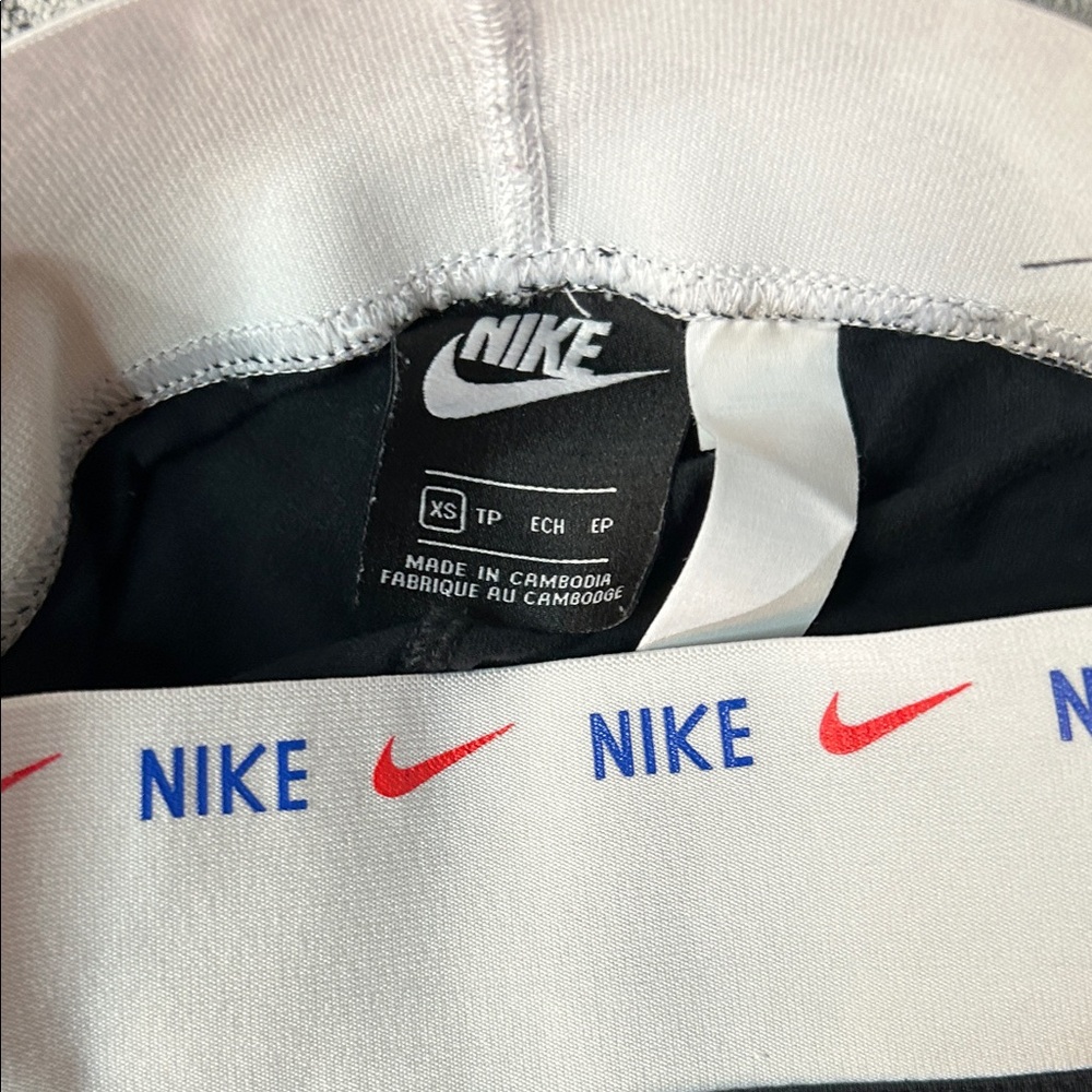 Junior’s Nike Tropic Activewear Set (XS/S) - Picture 10 of 13